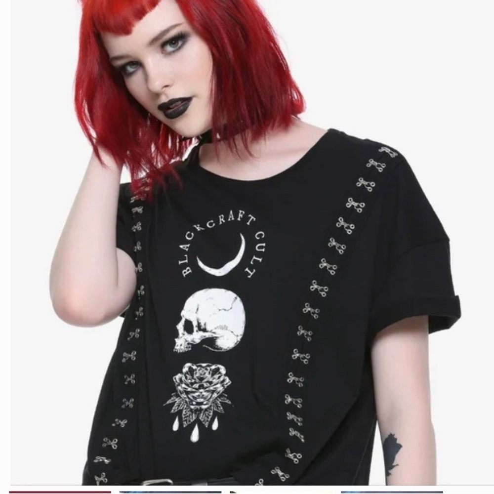 Hot Topic Black Craft Gothic Crop Top with metal fasteners. XL.